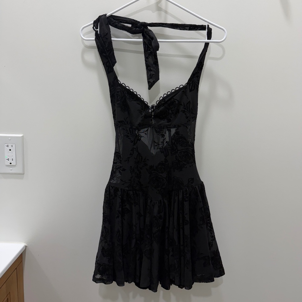 Windsor Black Skater Dress - Picture 4 of 4
